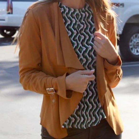 ESLEY Asymetrical Front opening Camel brown blazer Jacket Size Large NWT - Picture 3 of 7